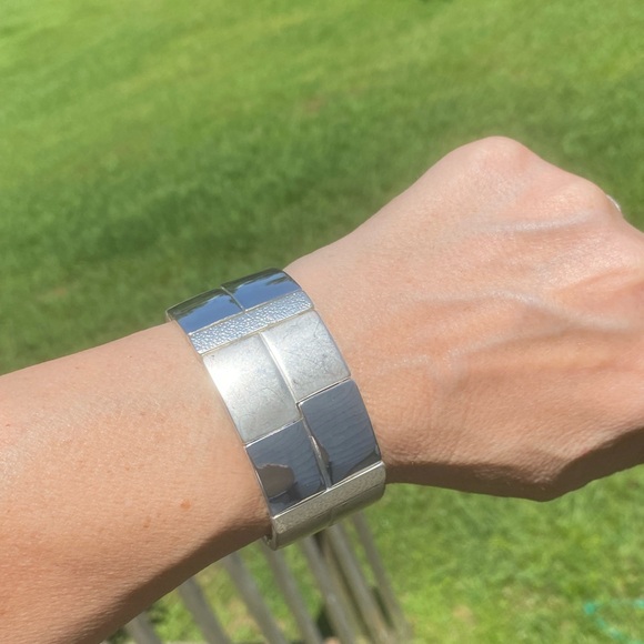 Liz Claiborne wide silver stretch bracelet NWT - Picture 2 of 12